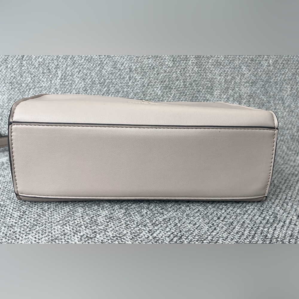 Cream Handbag with White Beaded Handle - Picture 9 of 16